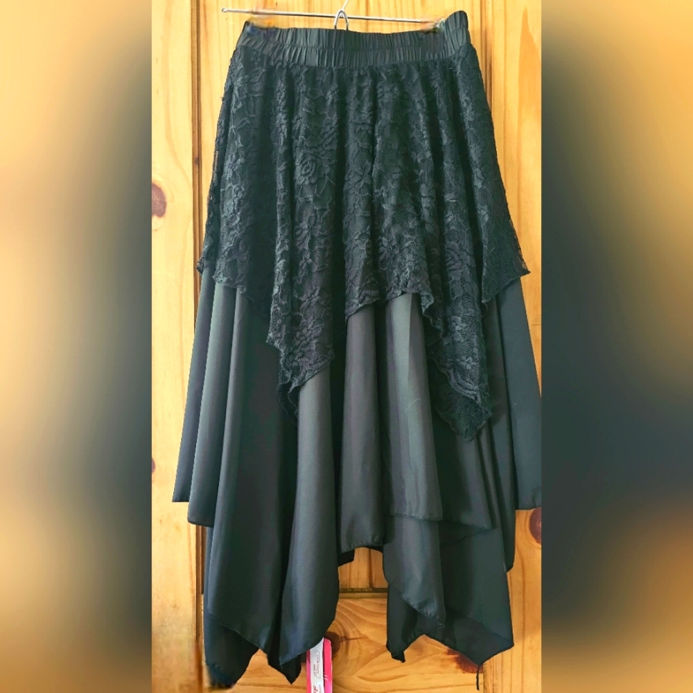 Black lace contrast Asymmetrical skirt